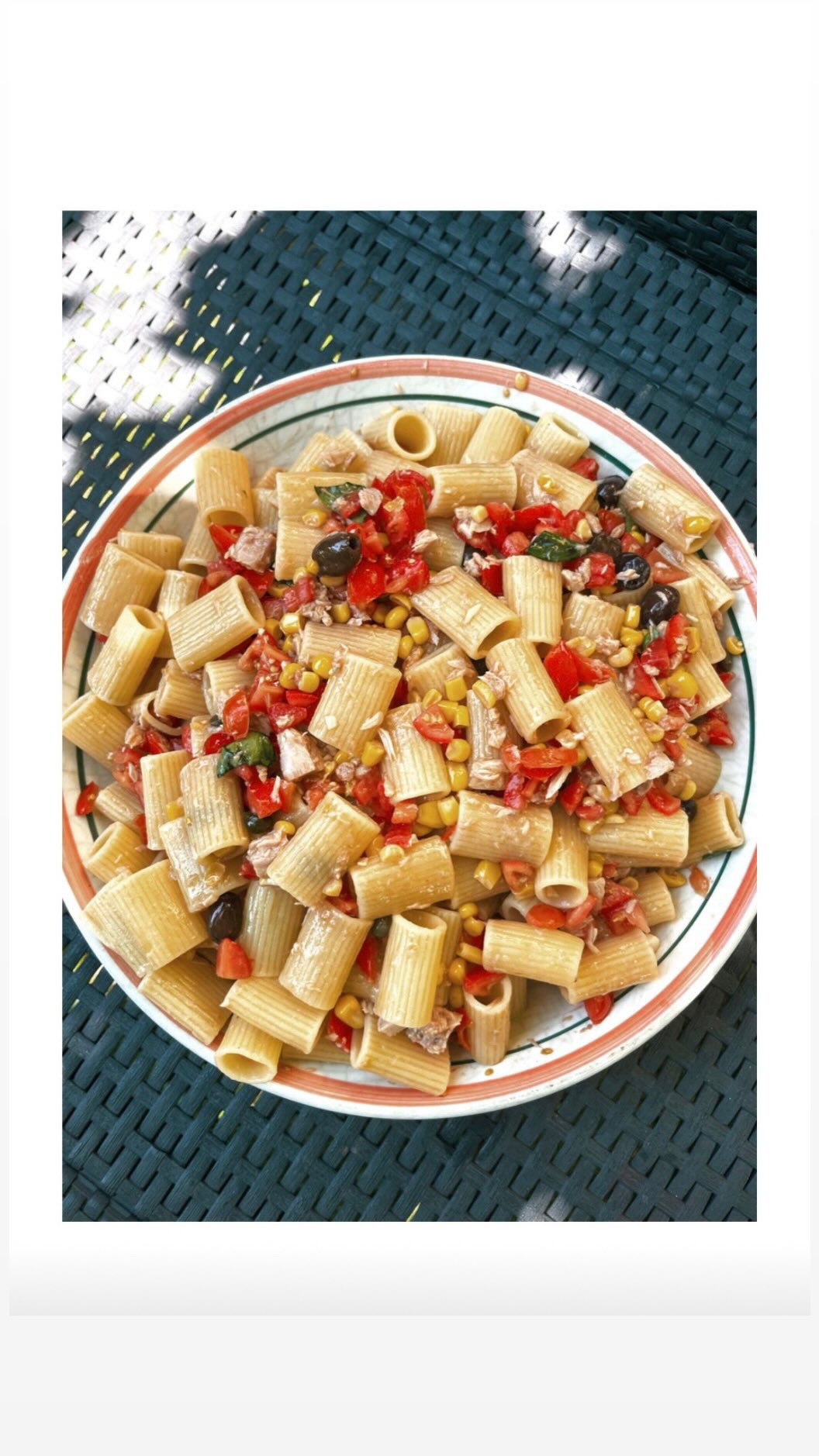 🍝 End of Summer Pasta in a Bowl🍝
The last recipe from italy before starting my favorite season: Autumn 🍂💛
Ingredients:
🍅 Datterini tomatoes
🌽 Sweet corn
🐟 Tuna
🌿 Capers, Taggiasche olives, oregano & fresh basil
🧂 Salt & black pepper
🧀 A sprinkle of parmesan & of course, good extra virgin olive oil 💛
All the ingredients are mixed cold, then tossed with al dente pasta. Simple, colorful, and packed with Mediterranean flavor – the perfect way to say goodbye to summer! 🍝
#calmfluencer #italianfoodblogger #myitalianflavors #slowlivingforlife #tasteofhome #italianrecipes #foodtographyschool #tradizioneitaliana #easyrecipeideas #picnicessentials #picnictime #endofsummervibes #oggicucinoio #easyrecipes #pastaitaliana #kidsfavorite #food52grams #vegeterianfood #vegetarians #italianfoodlover